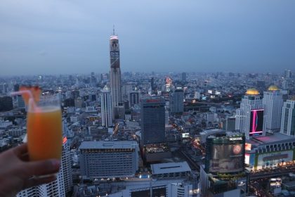 Bangkok Gezi Rehberi ve bangkok gezilecek yerler konusunda bilgiler. Şehrin gece jayatı ve sky barları bu yazıda.